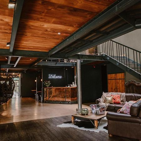 The Narrows Landing Hotel Tamahere Экстерьер фото