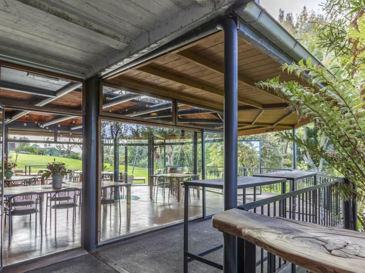 The Narrows Landing Hotel Tamahere Экстерьер фото
