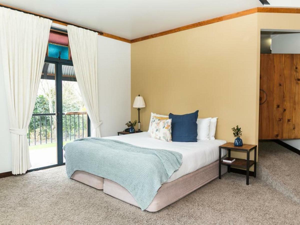 The Narrows Landing Hotel Tamahere Экстерьер фото