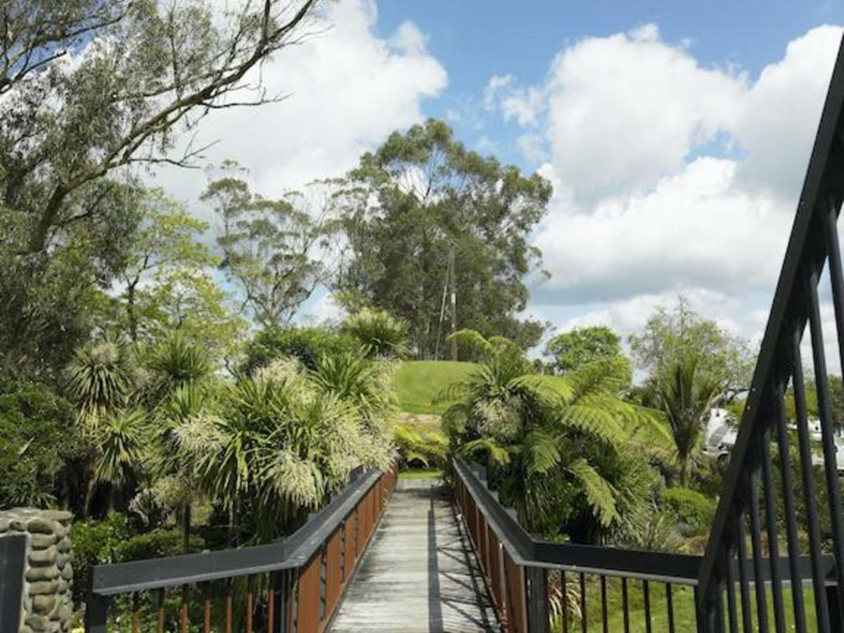 The Narrows Landing Hotel Tamahere Экстерьер фото