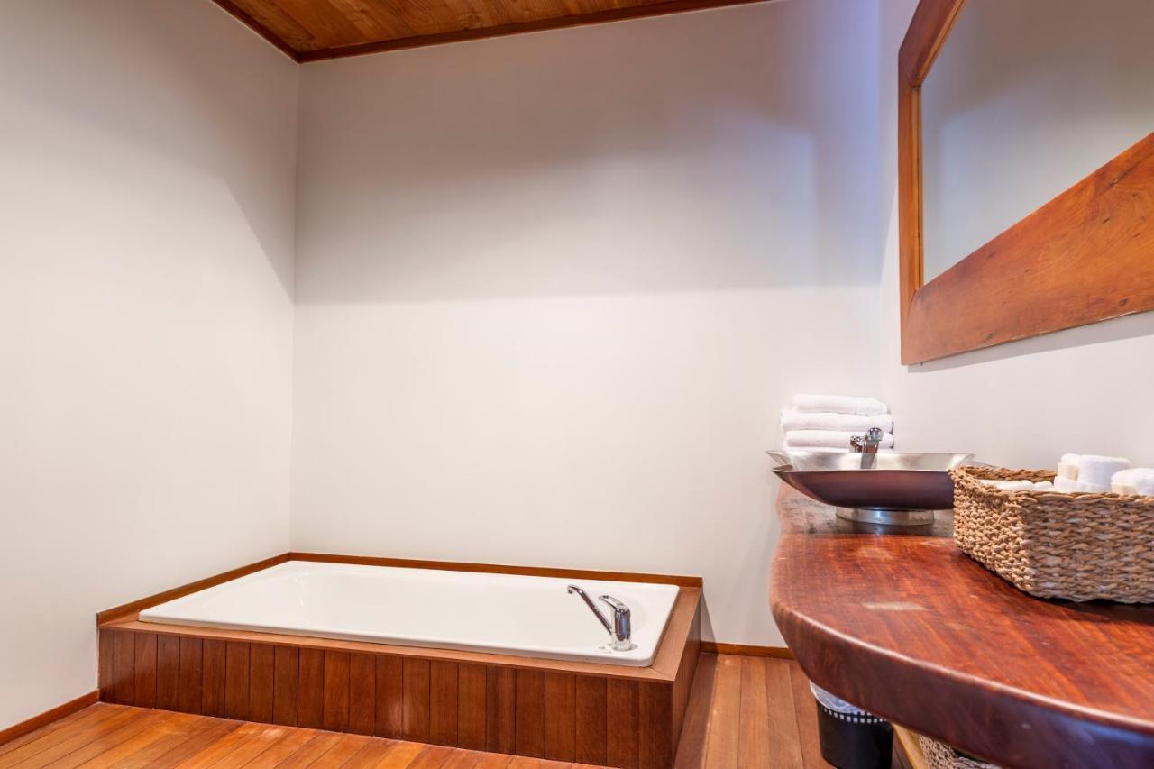 The Narrows Landing Hotel Tamahere Экстерьер фото