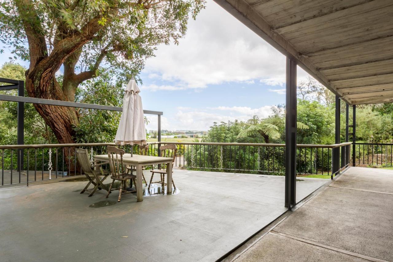 The Narrows Landing Hotel Tamahere Экстерьер фото