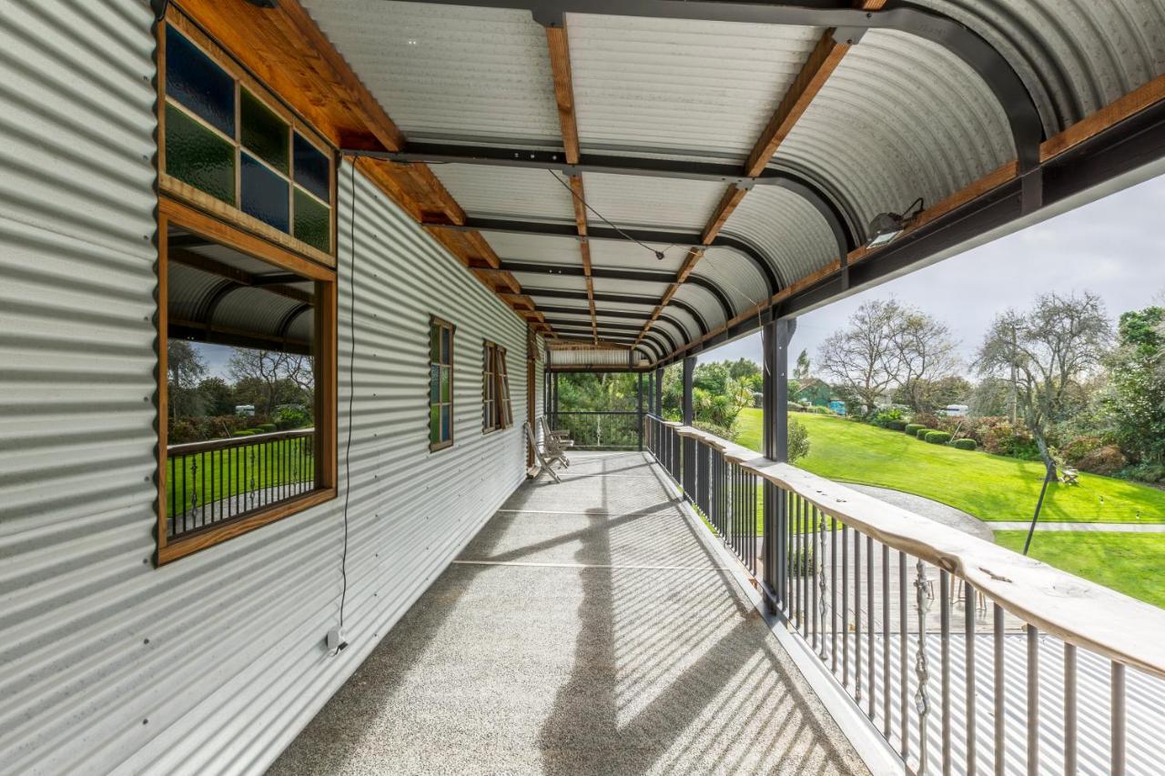 The Narrows Landing Hotel Tamahere Экстерьер фото